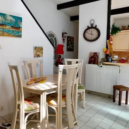 Апартаменты Charmant T3 Chambres, 6 Pers, Jardin, Proche Mer Et Commerces - Ref, Hdp93 *